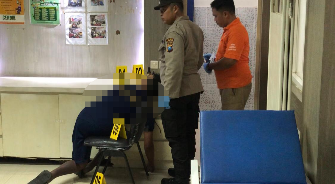 Budiono (41) warga Kecamatan Trowulan yang bertugas di bagian pelayaanan operator Terminal Kertajaya, Kabupaten Mojokerto ditemukan tergeletak di ruang kerjanya, Jumat (27/12/2024) pagi (Andy / Kabarterdepan.com)