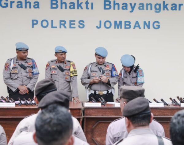 Ratusan Senjata Api Anggota Polres Jombang Diperiksa Propam, Ada Apa?