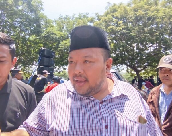 Pendukung 02 Pilkada Banyuwangi Geruduk Lokasi Rekapitulasi Suara, Ada Apa?