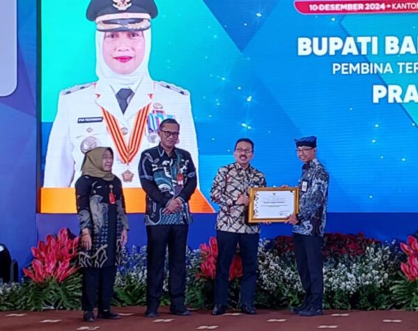 Bupati Banyuwangi Ipuk Fiestiandani Didapuk jadi Kepala Daerah Pembina Kecamatan Terbaik Jatim