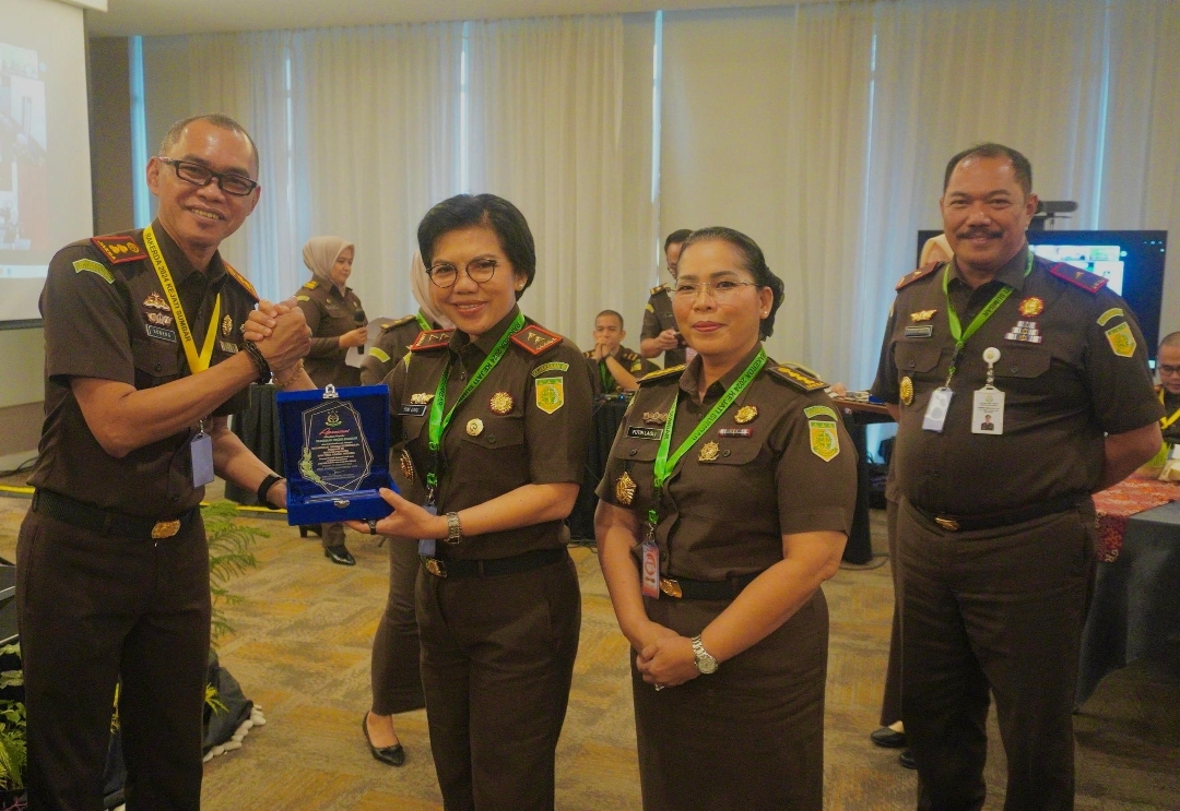 Kejari Pasaman Raih Penghargaan Juara Umum Kinerja Terbaik Kejaksaan Se-Sumatera Barat 2024