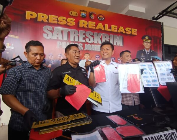 Tersangka Penimbunan BBM Bersubsidi Diringkus Polres Jombang, Pelaku Modifikasi Kendaraan