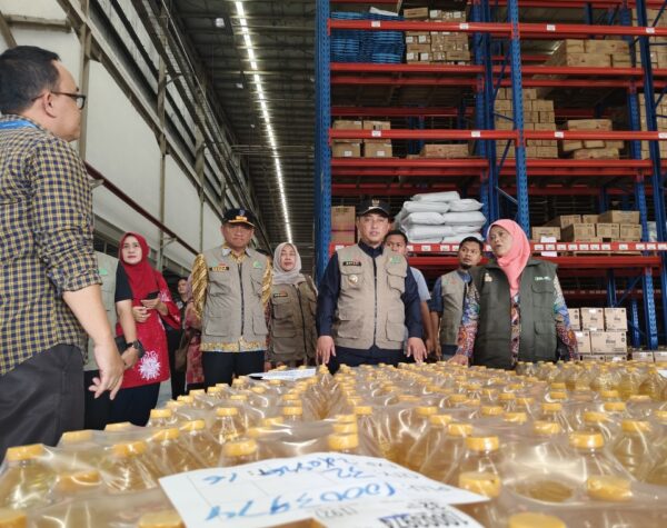 Jelang Nataru, Pj Bupati Jombang Monitoring Stok dan Harga Bahan Pokok