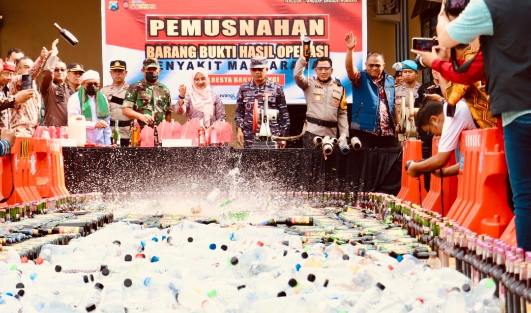 6 Ribu Botol Miras dan Ratusan Knalpot Brong Dihancurkan Polresta Banyuwangi