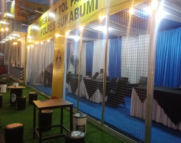 Indahnya Pos Penjagaan Nataru di Rest Area Exit Tol Parungkuda Polres Sukabumi yang Dihias Ala Kafe