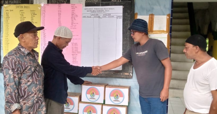 DPP Kopim Serahkan Bantuan Korban Kebakaran di Tambangan Tonga Madina