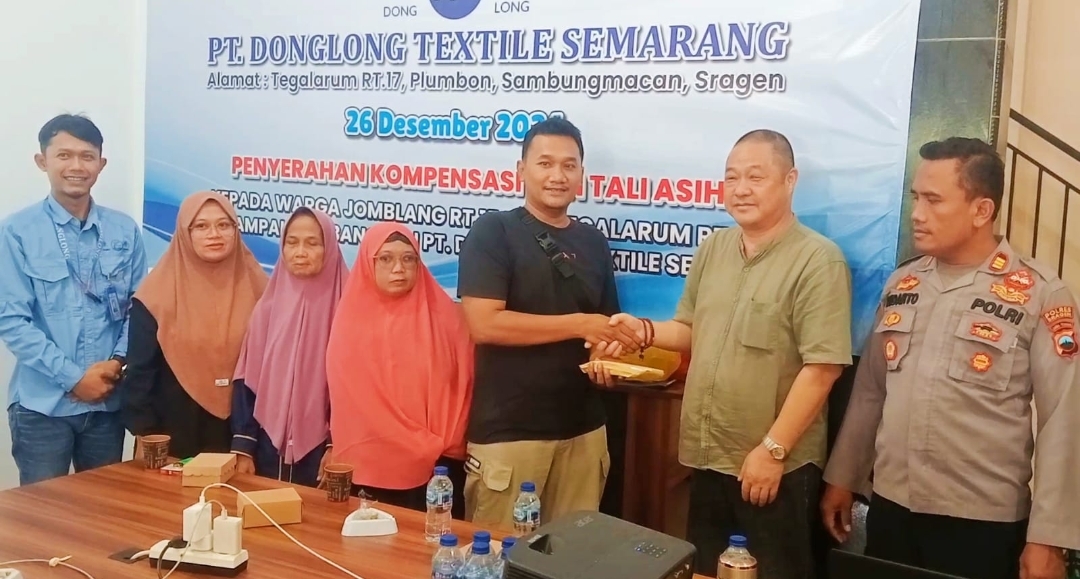 Dirikan Pabrik di Sragen, Wakil CEO PT. Donglong Textile Salurkan Kompensasi Kepada Warga