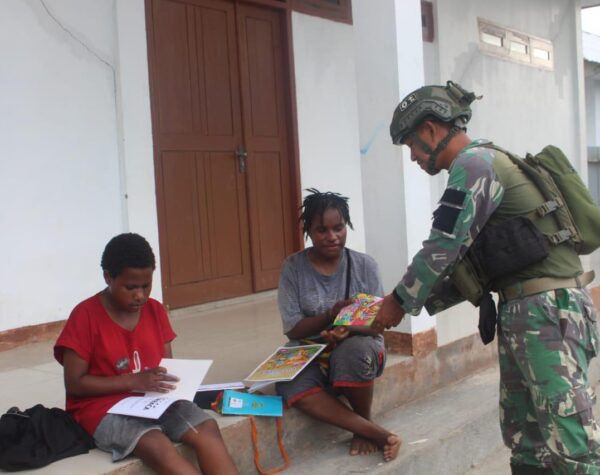 Satgas Yonif 503/Mayangkara Fasilitasi Buku Baca dan Alat Tulis bagi Anak Papua