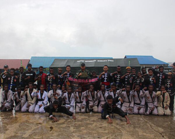 Satgas Yonif 503/Mayangkara Jalin Persaudaraan dengan IKS Kera Sakti Pasker Nduga