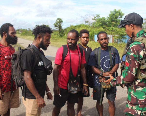 Komsos Satgas Yonif 503/Mayangkara, Ciptakan Respons Positif Masyarakat Kenyam