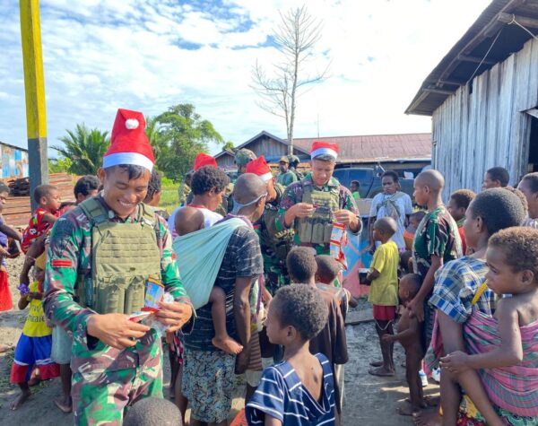 Sambut Natal dan Tahun Baru, Satgas Yonif 503/Mayangkara Hadirkan Banyak Kejutan di Papua