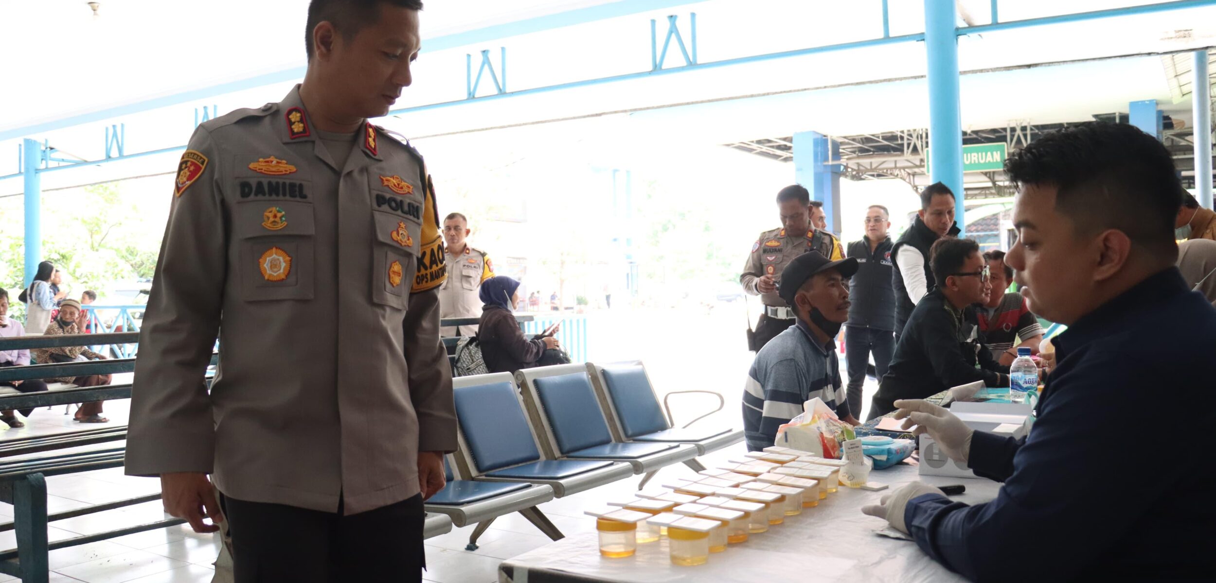 Pastikan Keamanan dan Kenyamanan Pemudik, Polres Mojokerto Kota Gelar Ramp Check dan Tes Urine di Terminal