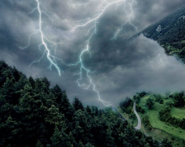 Prakiraan Cuaca Kota Mojokerto Besok 31 Januari 2025 dan Lusa, Hujan Petir