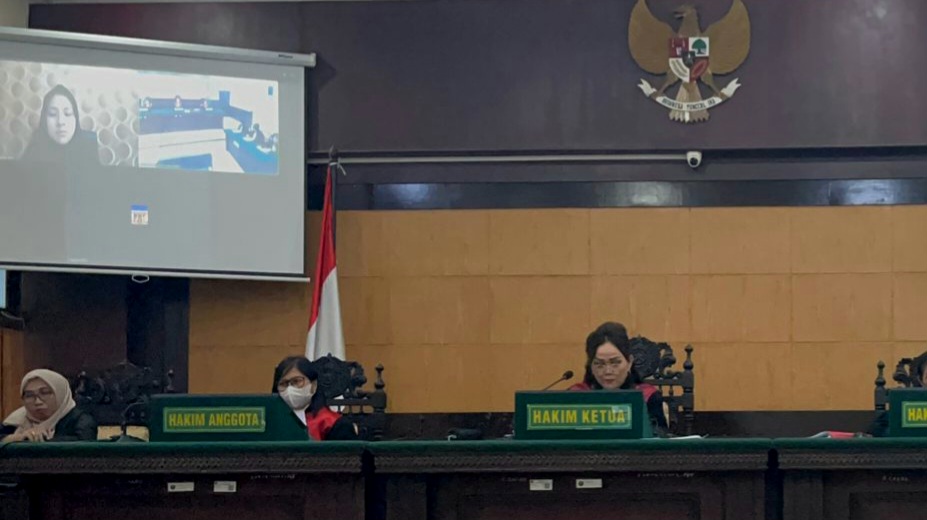 Sidang Pledoi Polwan Bakar Suami, Briptu Dila Nangis Ingin Kembali Peluk Anaknya