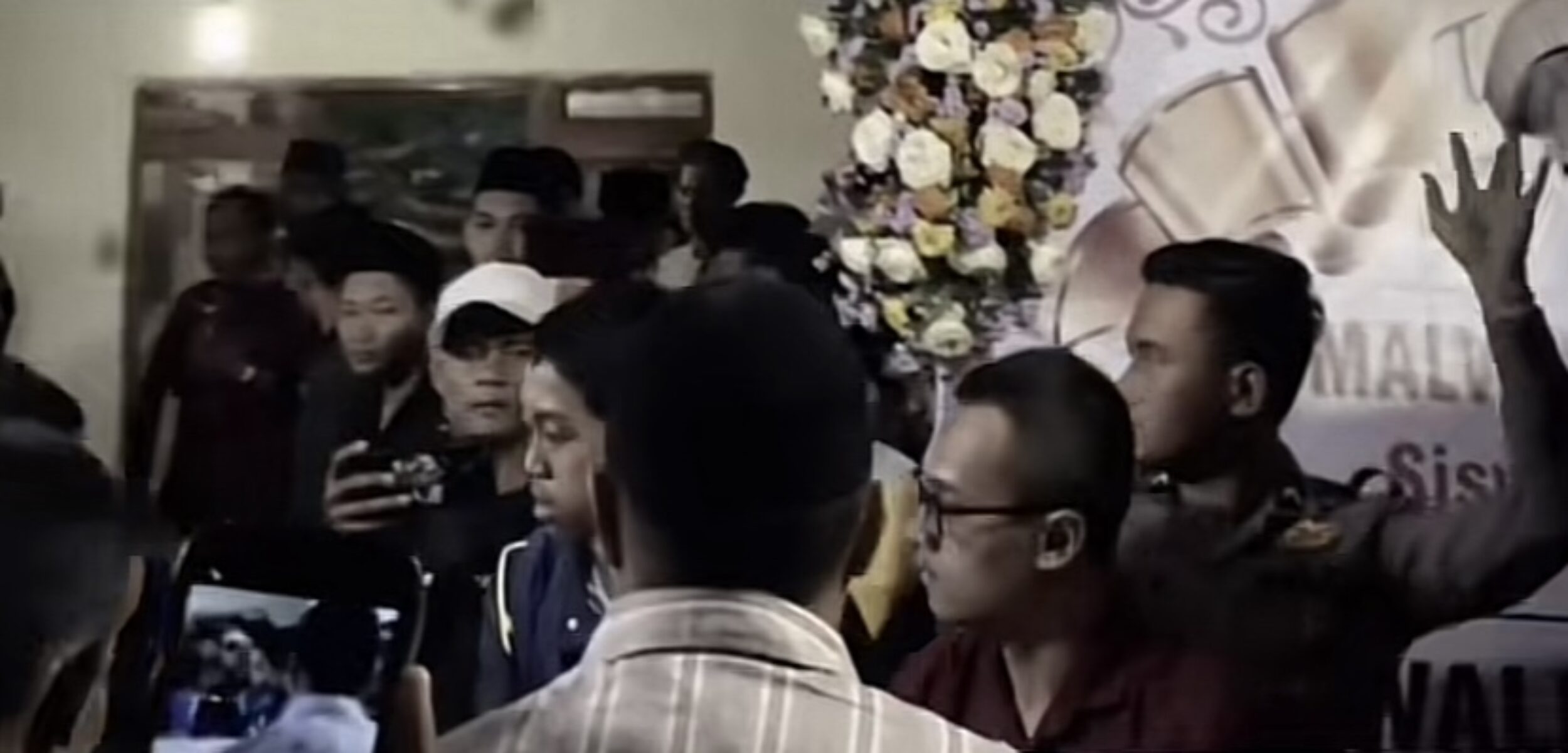 8894D0DE 41CC 43DC 9F97 4A4CD2BF92D1