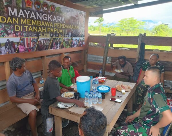 Komunikasi Sosial TNI Satgas Yonif 503/Mayangkara Menjadi Kecintaan Rakyat Nduga Papua