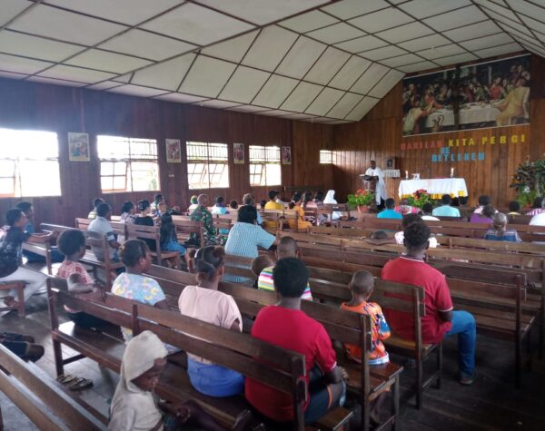 Ibadah Minggu Nasrani, Kesatria Mayangkara Jalin Hubungan Sosial Bersama Masyarakat Papua