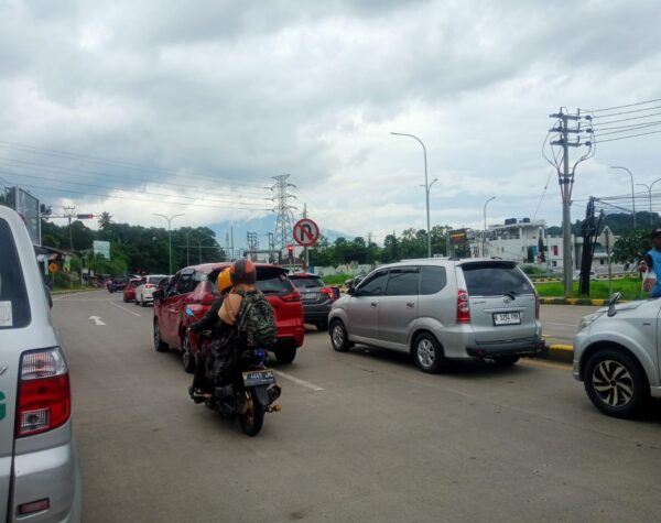 Lalu Lintas Tahun Baru di Jalur Exit Tol Parungkuda Sukabumi Lancar