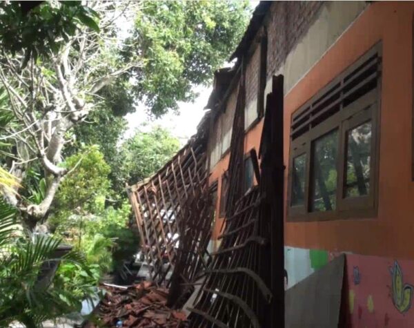 Atap Sekolah Dasar Negeri di Mojokerto Ambruk saat Ditinggal Liburan