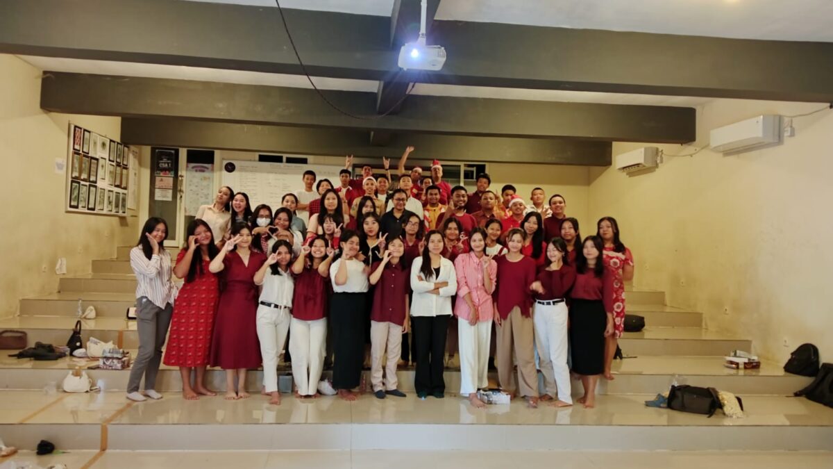 Momen Natal penuh sukacita bersama keluarga besar SMKN 1 dan SMKN 2 Mojokerto (Innka / Kabarterdepan.com) 