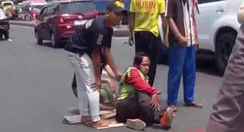 Kondisi supeltas yang menjadi korban tabrakan mobil yang hendak putar balik, Senin (6/1/2025) (Andy / Kabarterdepan.com)