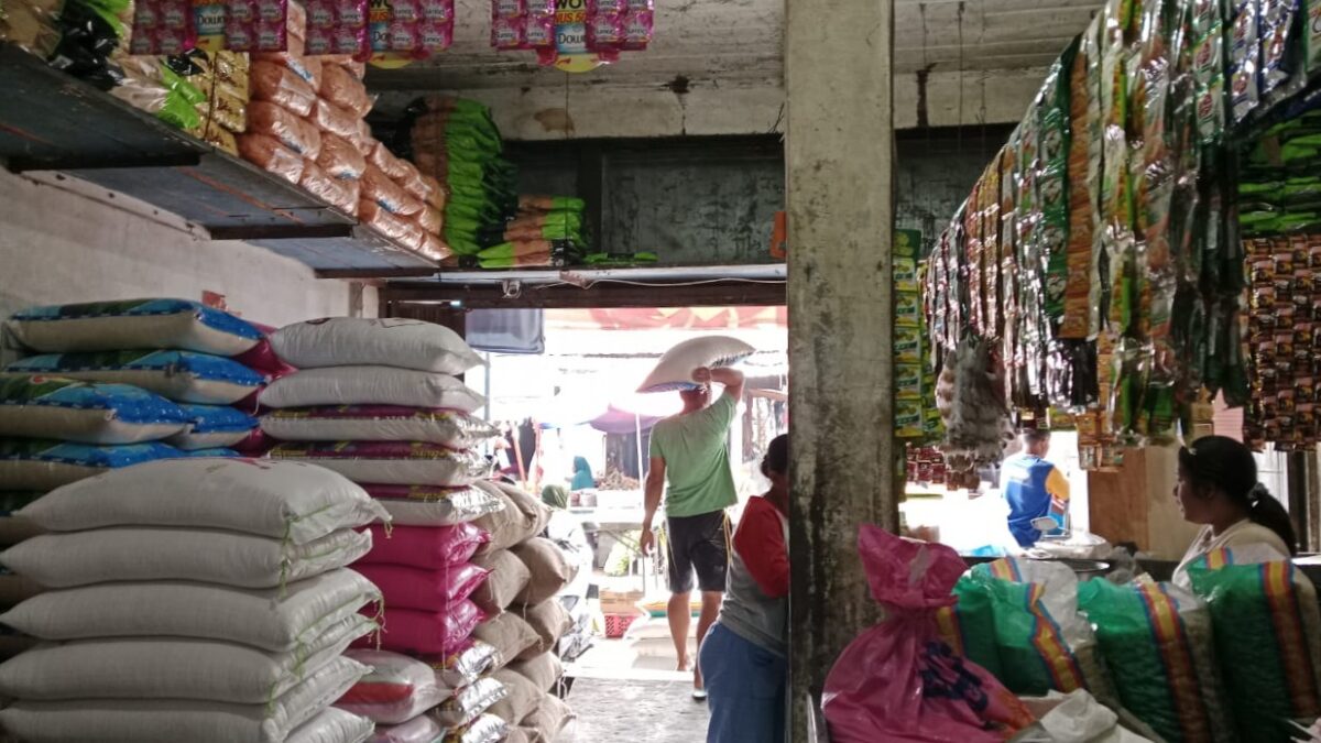 Kenaikan Harga Sembako di Pasar Tanjung Mojokerto, Beras dan Minyak Goreng Jadi Sorotan Utama