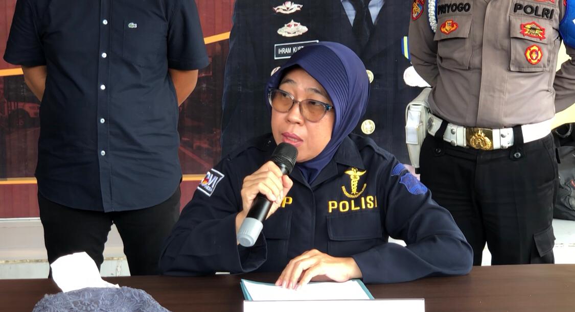 IMG 20250114 WA0044 1 Doksit Dokkes Polda Jatim, Dr. dr Tutik Purwanti, saat menyampaikan keterangan dalam konfrensi pers di Mapolres Mojokerto, Selasa (14/1/2025) (Redaksi / Kabarterdepan.com)