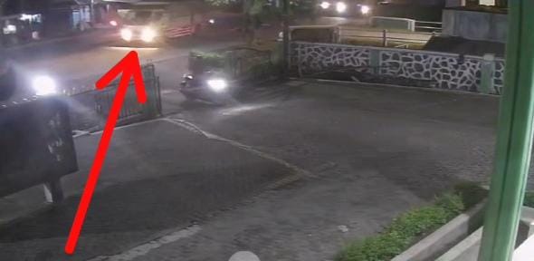 Wanita ini Menjadi Korban Tabrak Lari di Ngoro, Insiden Itu Terekam CCTV