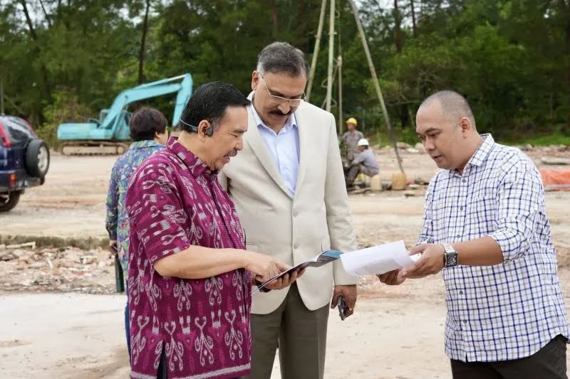 BP Batam dan Mayapada Healthcare Group dan Direksi Apollo Hospital India saat tinjau kesiapan KEK Pariwisata dan Kesehatan Internasional Batam(Fransisco / Kabarterdepan.com)