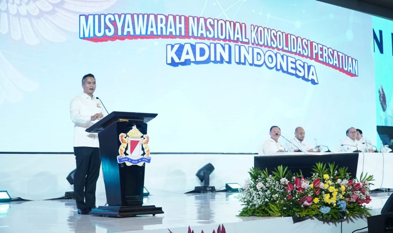 Ketua Umum Kadin Indonesia, Anindya Novyan Bakrie memberikan sambutan dalam Munas Kadin, Sabtu (18/1/2025) (Fransisco / Kabarterdepan.com) 