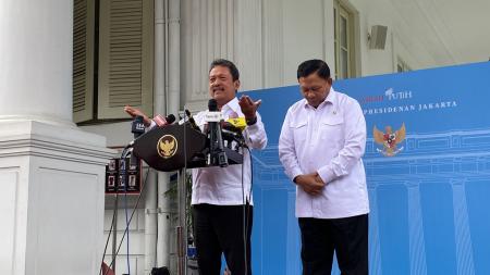 Menteri Kelautan dan Perikanan (KKP), Sakti Wahyu Trenggono menjelaskan, sertifikat pagar laut adalah hal ilegal dalam konferensi pers di Istana Negara, Senin (20/1/2025) (Fransisco / Kabarterdepan.com)