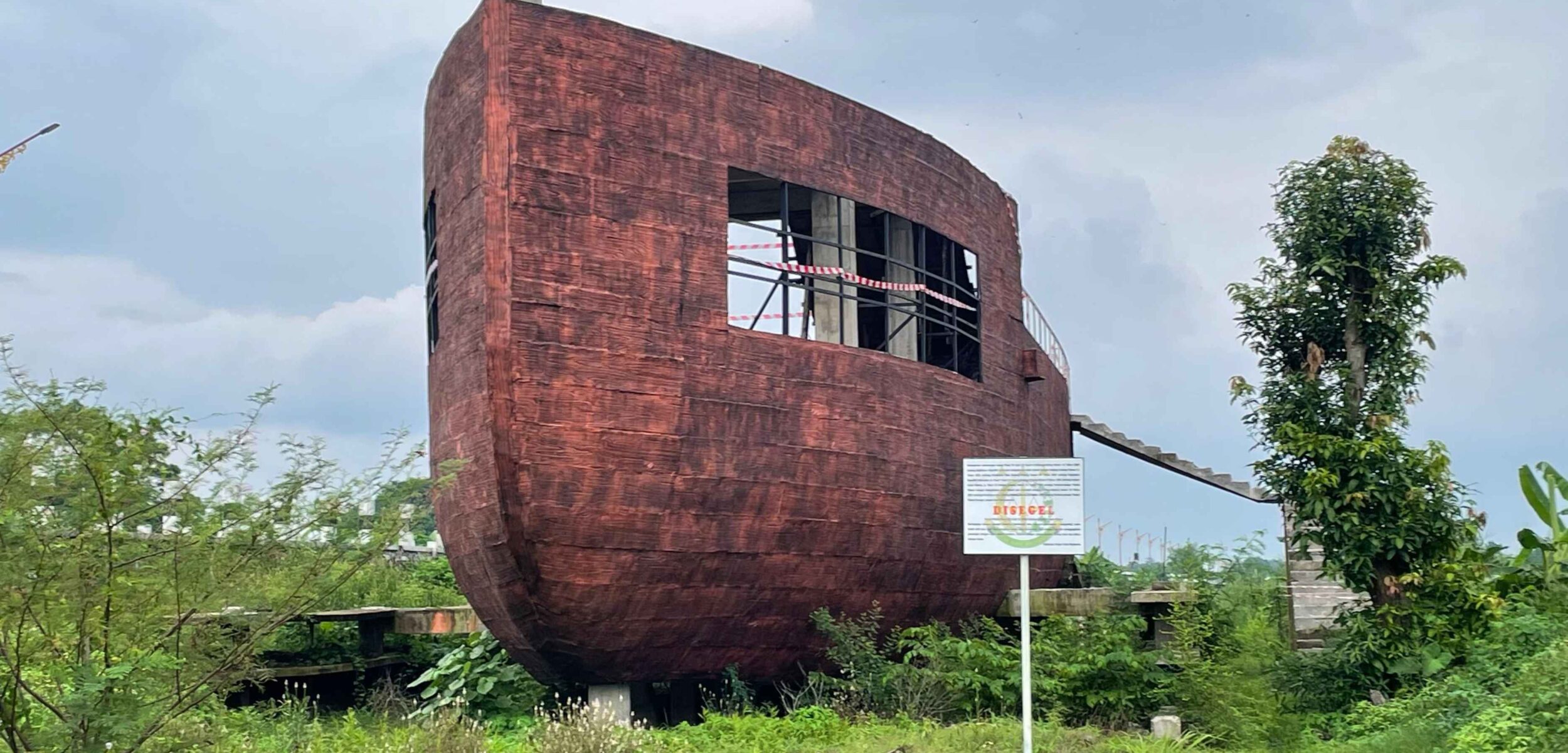 Foto kapal majapahit Kota Mojokerto yang mangkrak