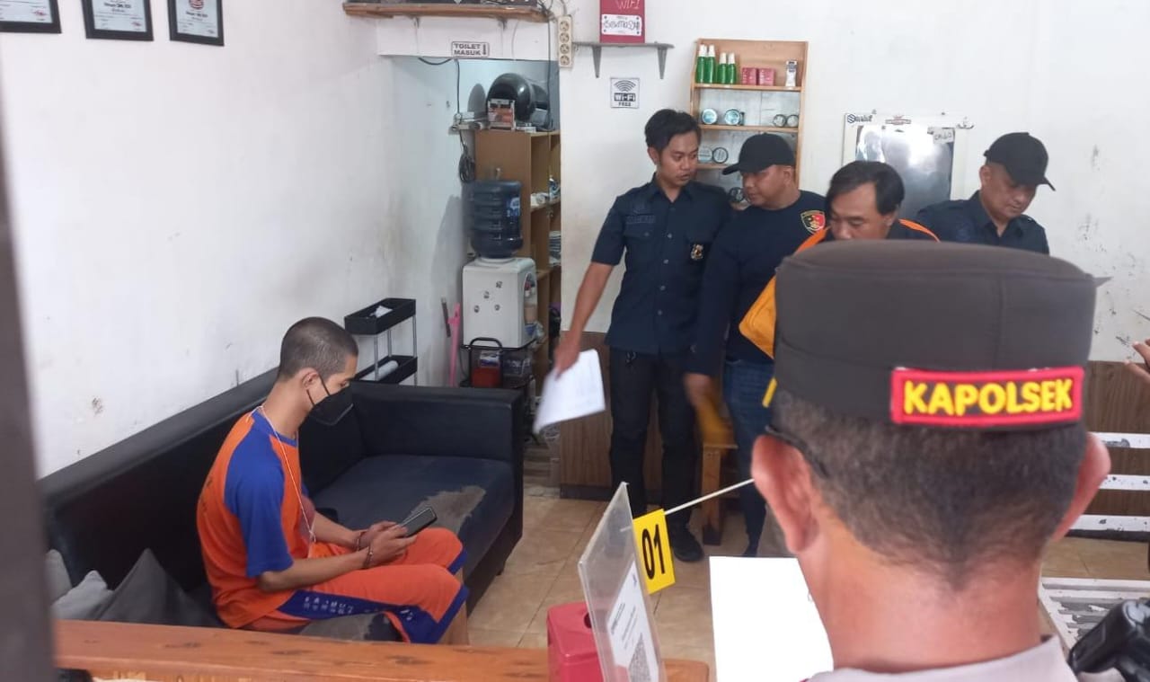 Rekonstruksi Pembunuhan Pemuda di Babershop Jombang, Ada Adegan Baku Hantam Sebelum Penusukan