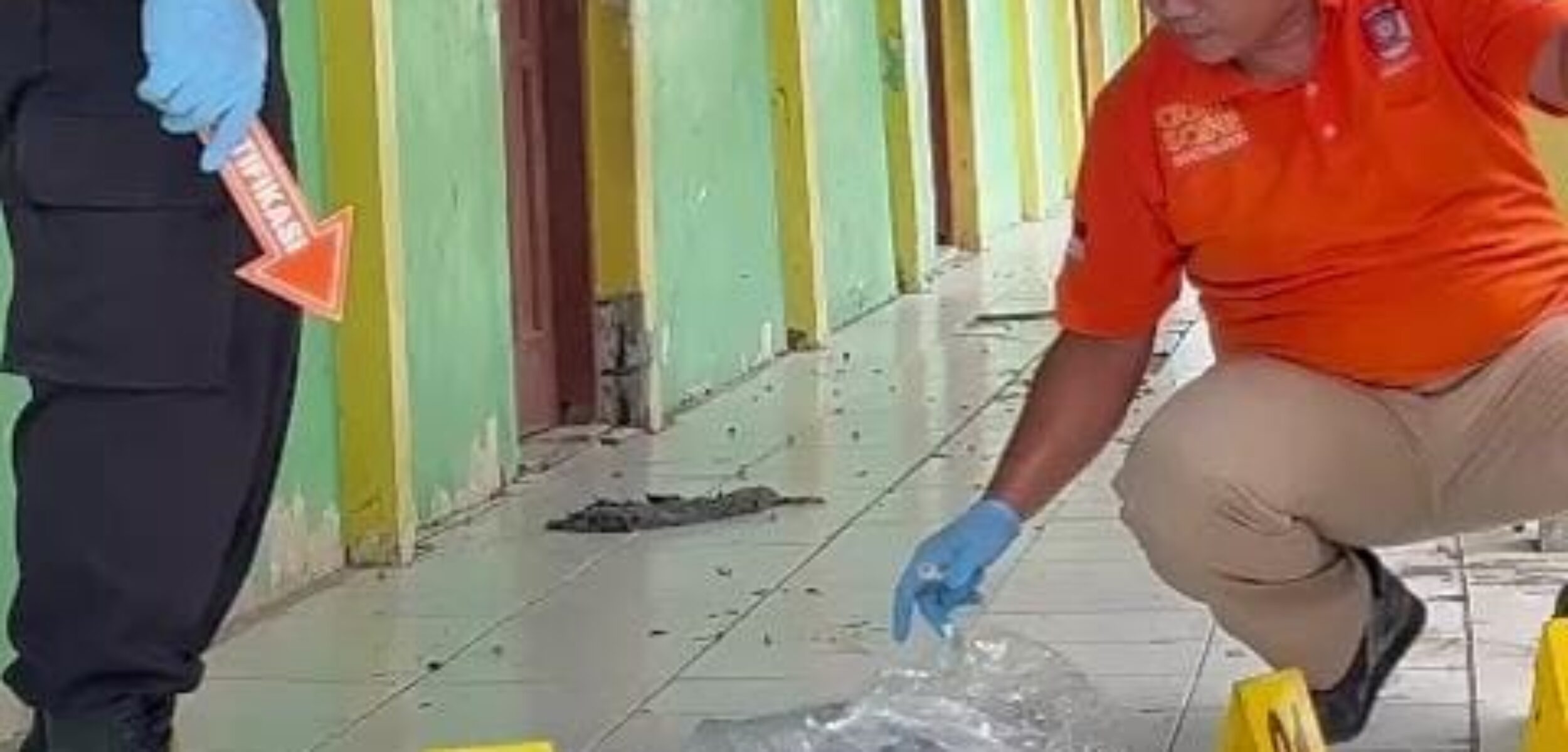 Polisi melakukan olah TKP di tempat pemuda Pesta Miras Oplosan (Redaksi / Kabarterdepan.com) 