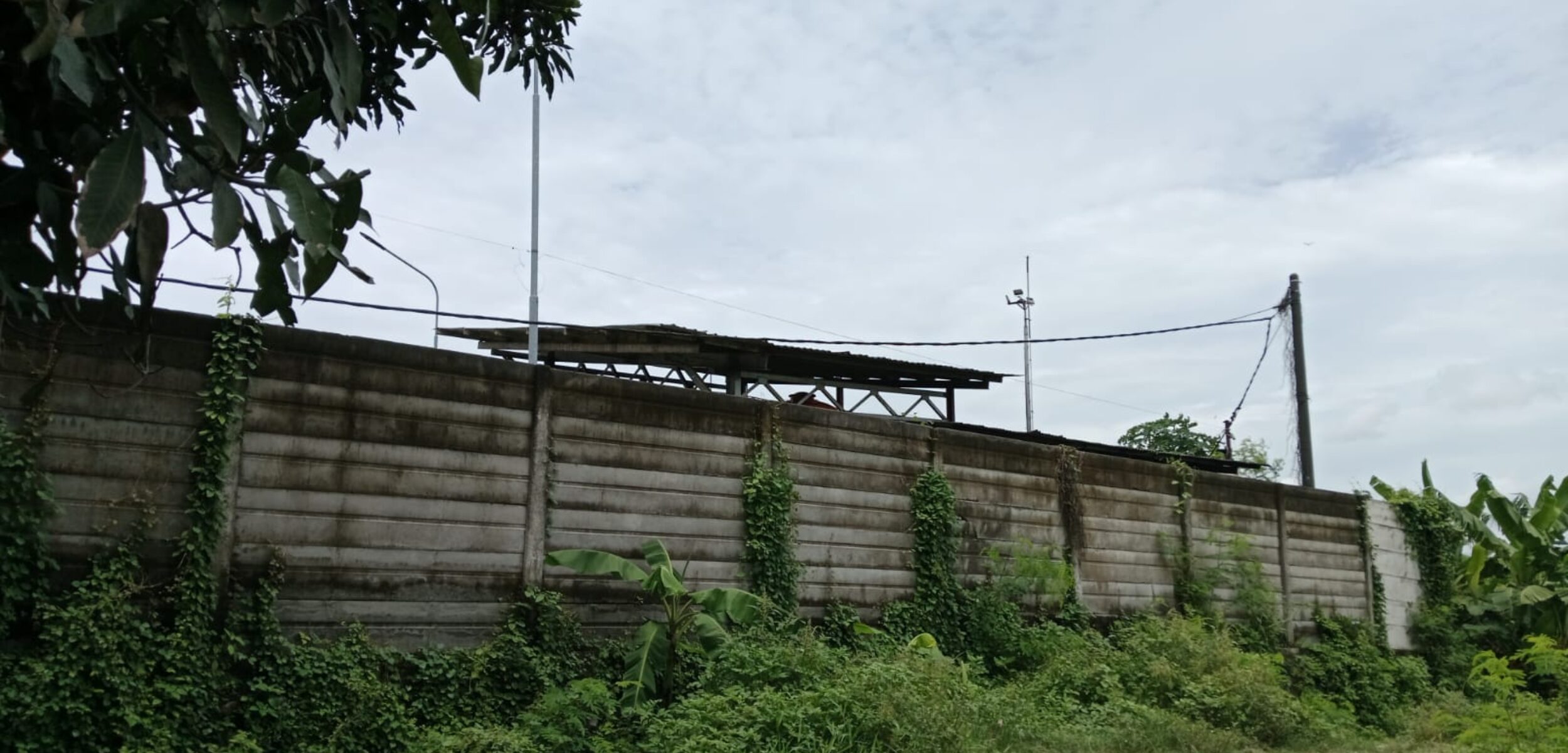 Warga Desa Gempolkerep Gedeg Keluhkan Bau Menyengat dari PT Enero