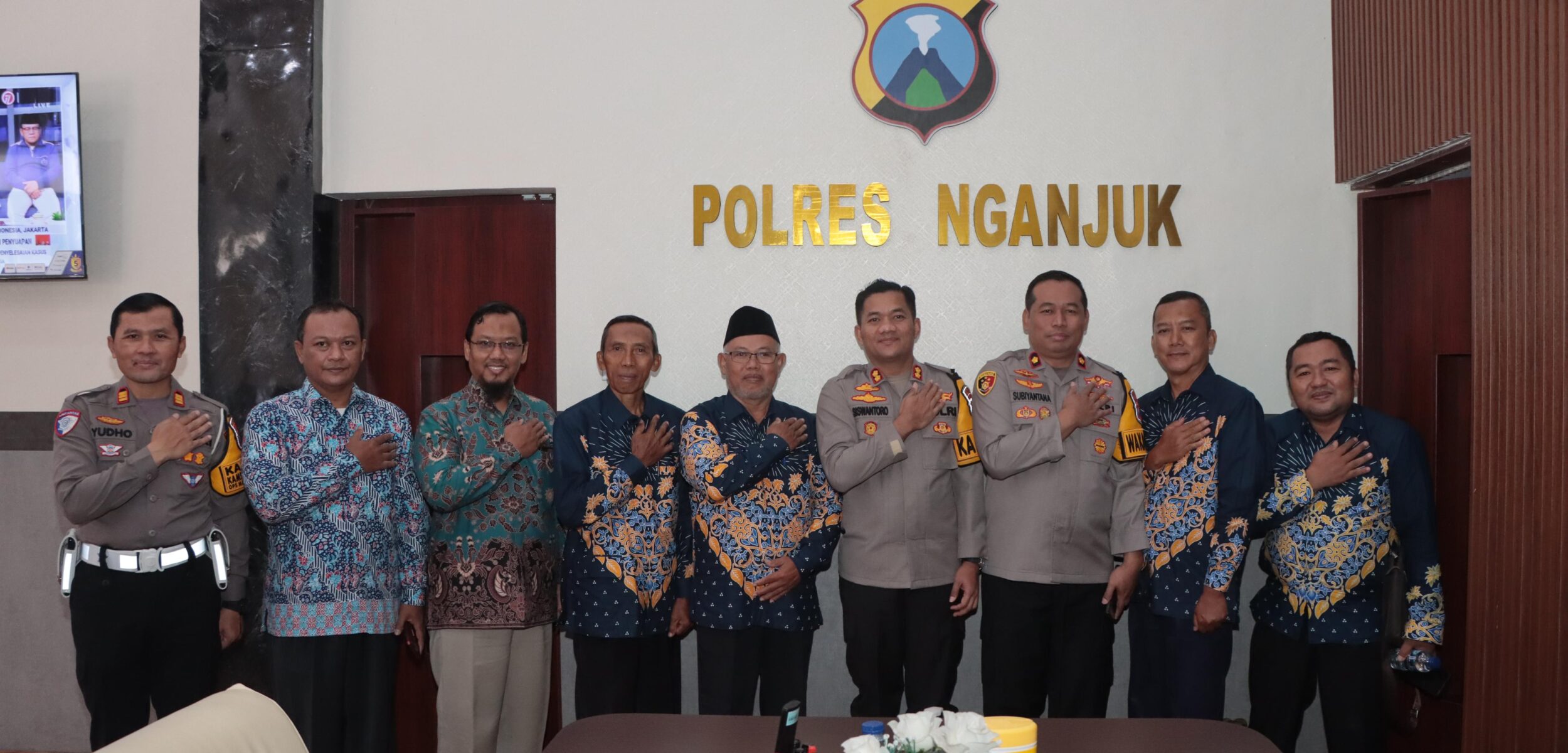Polres Nganjuk Helat Peringatan Isra Mikraj, Disertai Santunan Yatim Piatu dan Dhuafa