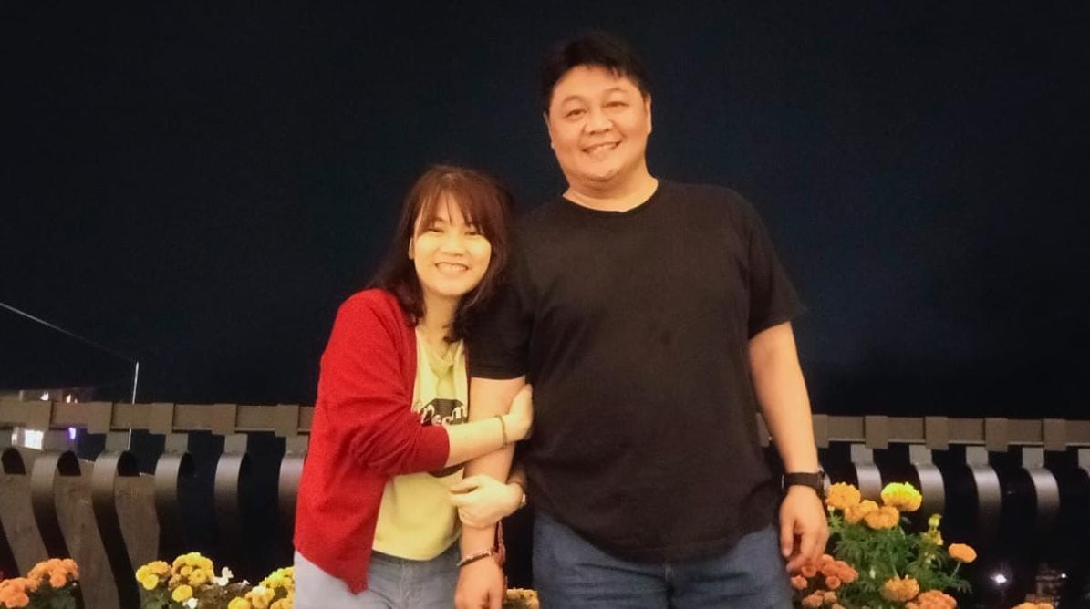 Pakar Fengshui, Mickael Surya bersama isteri