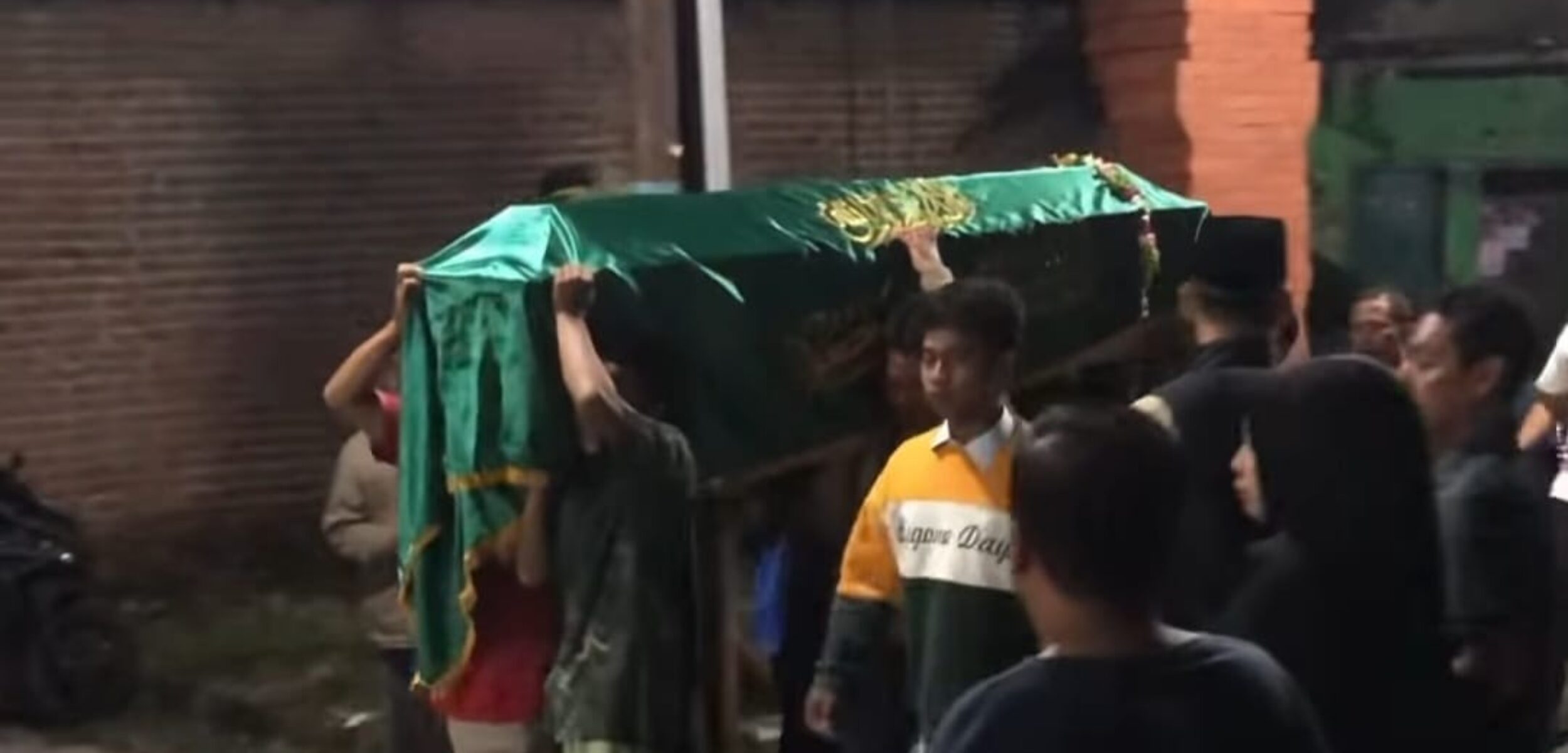 Tiga Korban Pantai Drini Tiba di Mojokerto, Proses Pemakaman Digelar