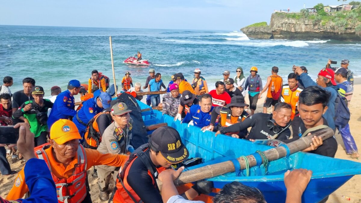 Tim SAR gabungan menemukan 1 korban terseret ombak di pantai Drini, Banjarjo, Tanjungsari, Gunung Kidul, Daerah Istimewa Yogyakarta (DIY), Rabu (29/1/2025) pagi (Hadid / Kabarterdepan.com) 