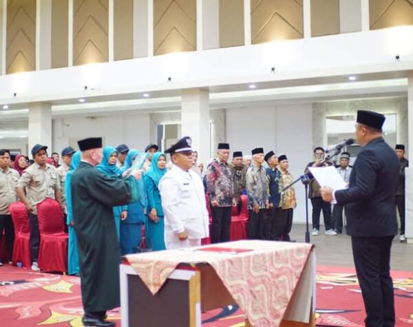 Lantik PAW Wali Nagari Abai Siat, Ini Pesan Bupati Dharmasraya