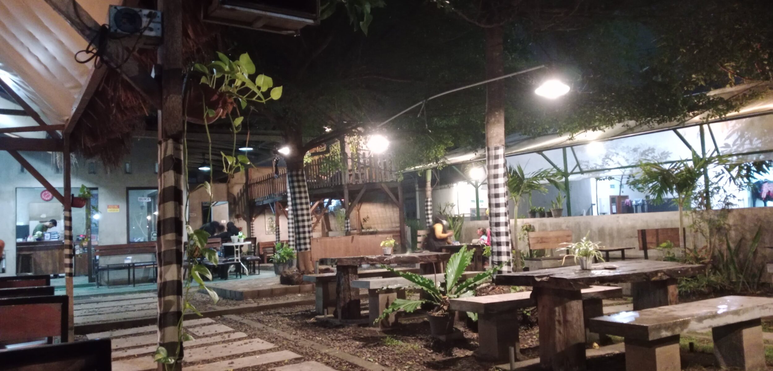 Konsep Klasik Warkop Unik, Menawarkan Pengalaman Nostalgia dengan Sentuhan Modern