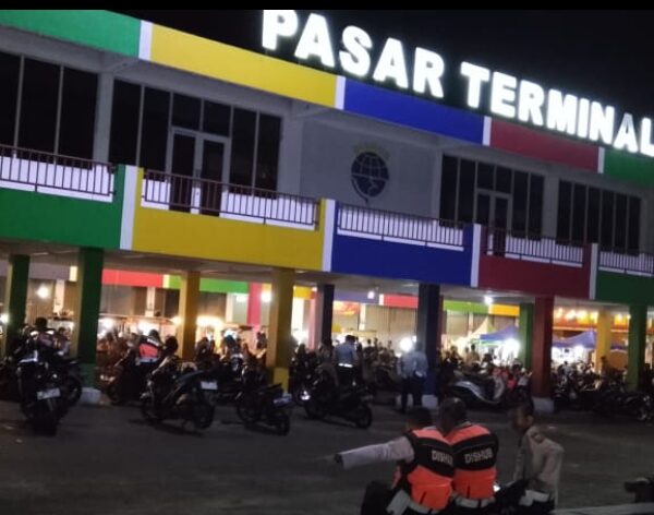 Gumerlap Terminal Cibadak Sukabumi di Malam Tahun Baru 2025, Manjakan dengan Berbagai Kuliner