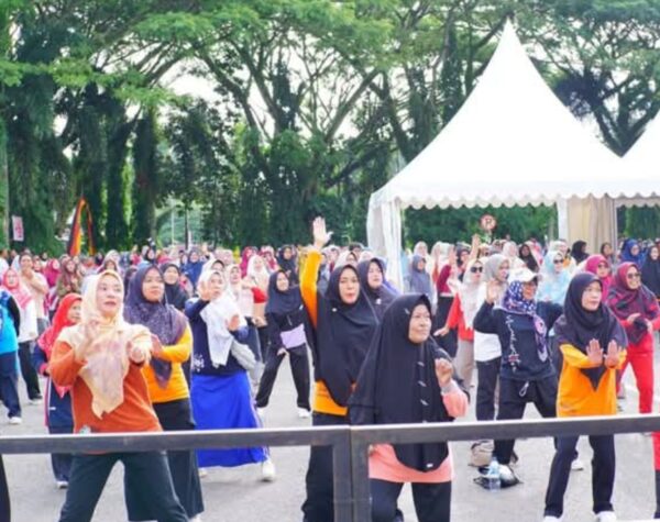 Senam Massal Meriahkan HUT Ke-21 Kabupaten Dharmasraya