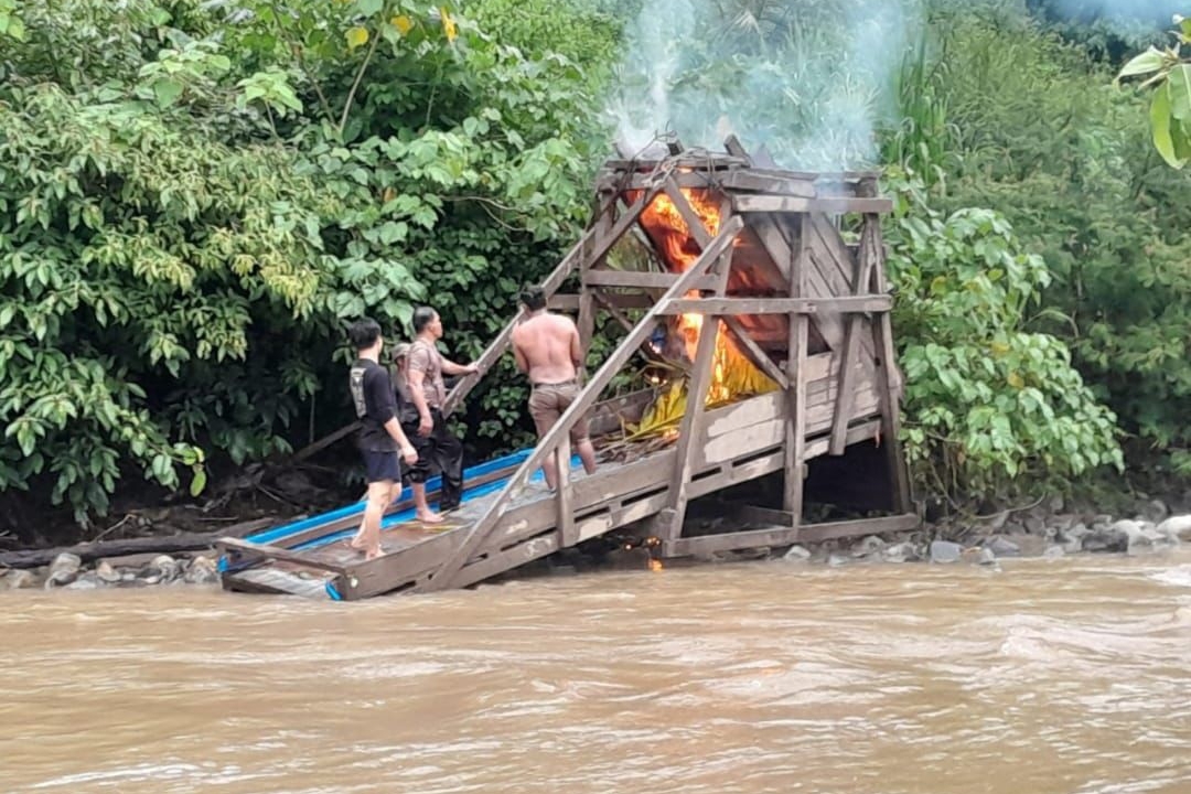 Polres Pasaman Razia Penambangan di Polongan II, Satu Boks Pengolahan Emas Dimusnahkan