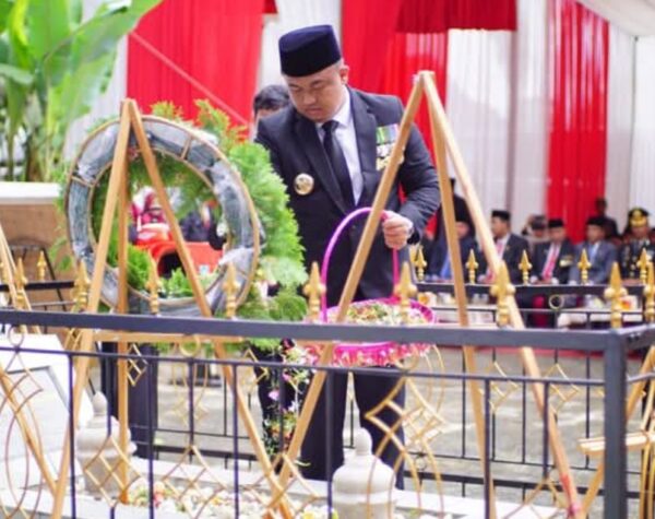 Ziarah ke Makam PJ Bupati Pertama, Kenang Perjuangan Ahmad Munawar Untuk Dharmasraya