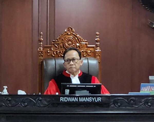 Hakim MK Ridwan Mansyur Kembali Bertugas Usai Diperiksa KPK