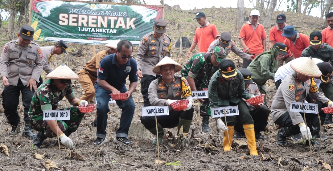 Polres Nganjuk Tanam Jagung di Lahan Dua Hektar, Dukung Program Ketahanan Pangan Nasional