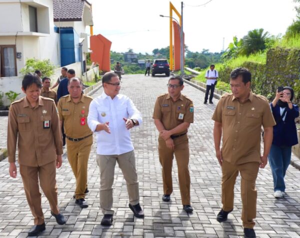 Pj Wali Kota Batu Tinjau Perumahan Dinas Veteran, Kadis PDKP Berharap Dapat Dimanfaatkan dengan Baik