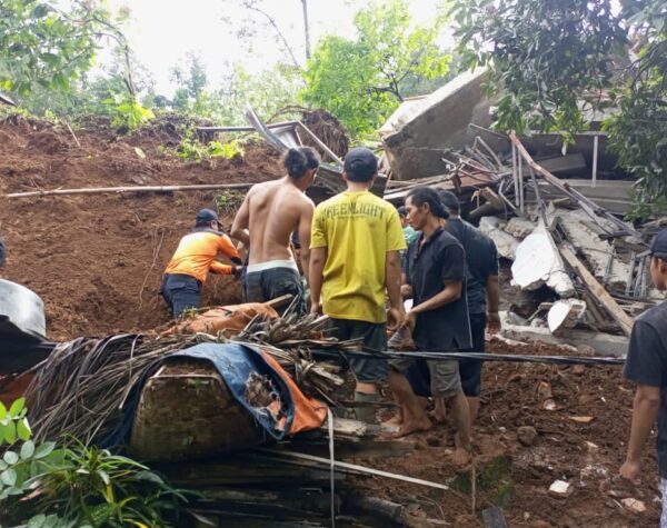 7 Rumah Rusak Berat Akibat Longsor di Wonosalam Jombang