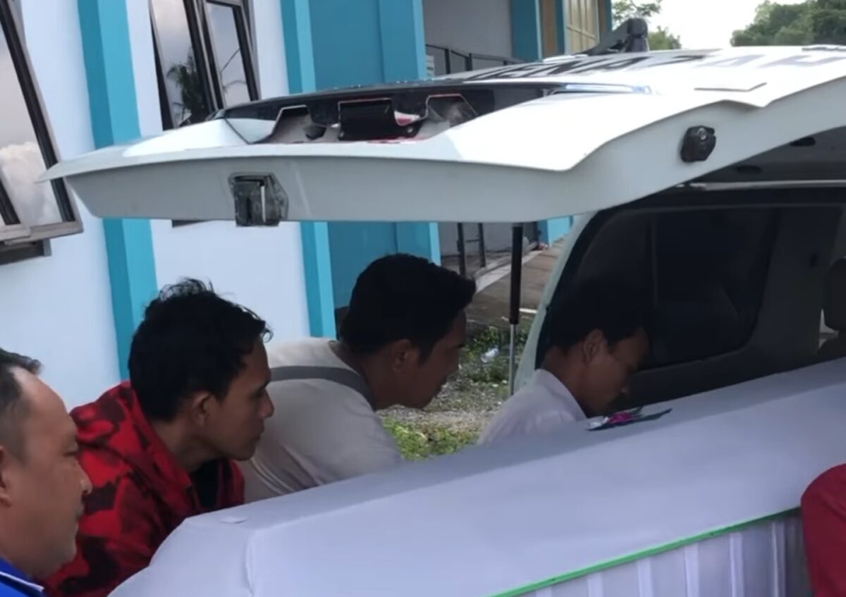 Screenshot 20250129 134902 2 Jenazah korban tenggelam SMPN 7 Kota Mojokerto saat Outing Class diberangkatkan (Hadid / Kabarterdepan.com)